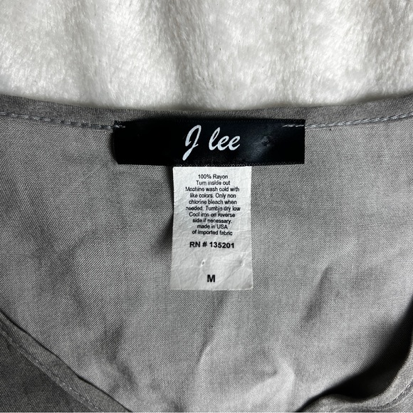 J Lee Bell Sleeve Boho Blouse Gray size Medium - Picture 3 of 4